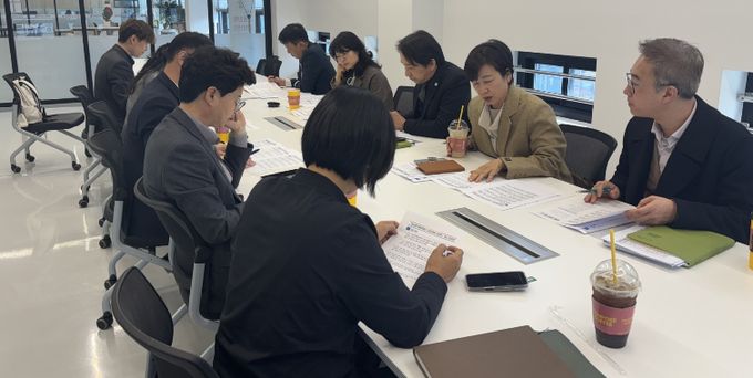 광주전남교육행정통합실무준비단 및 전남광주교육행정통합추진단은 12일 나주 진로진학센터 북카페에서 ‘광주‧전남 교육행정통합 제2차 협의회’를 실시하고 있다.