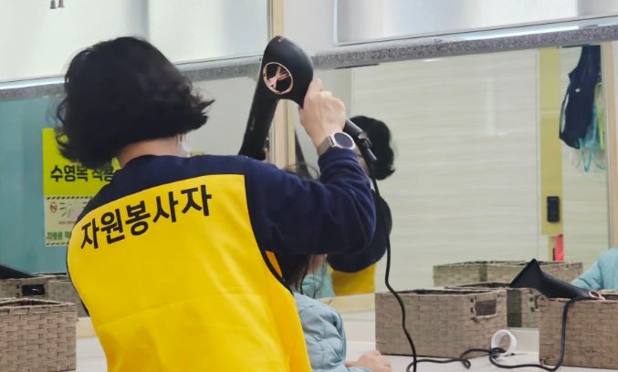 생존수영 탈의실 보조인력 전면 지원